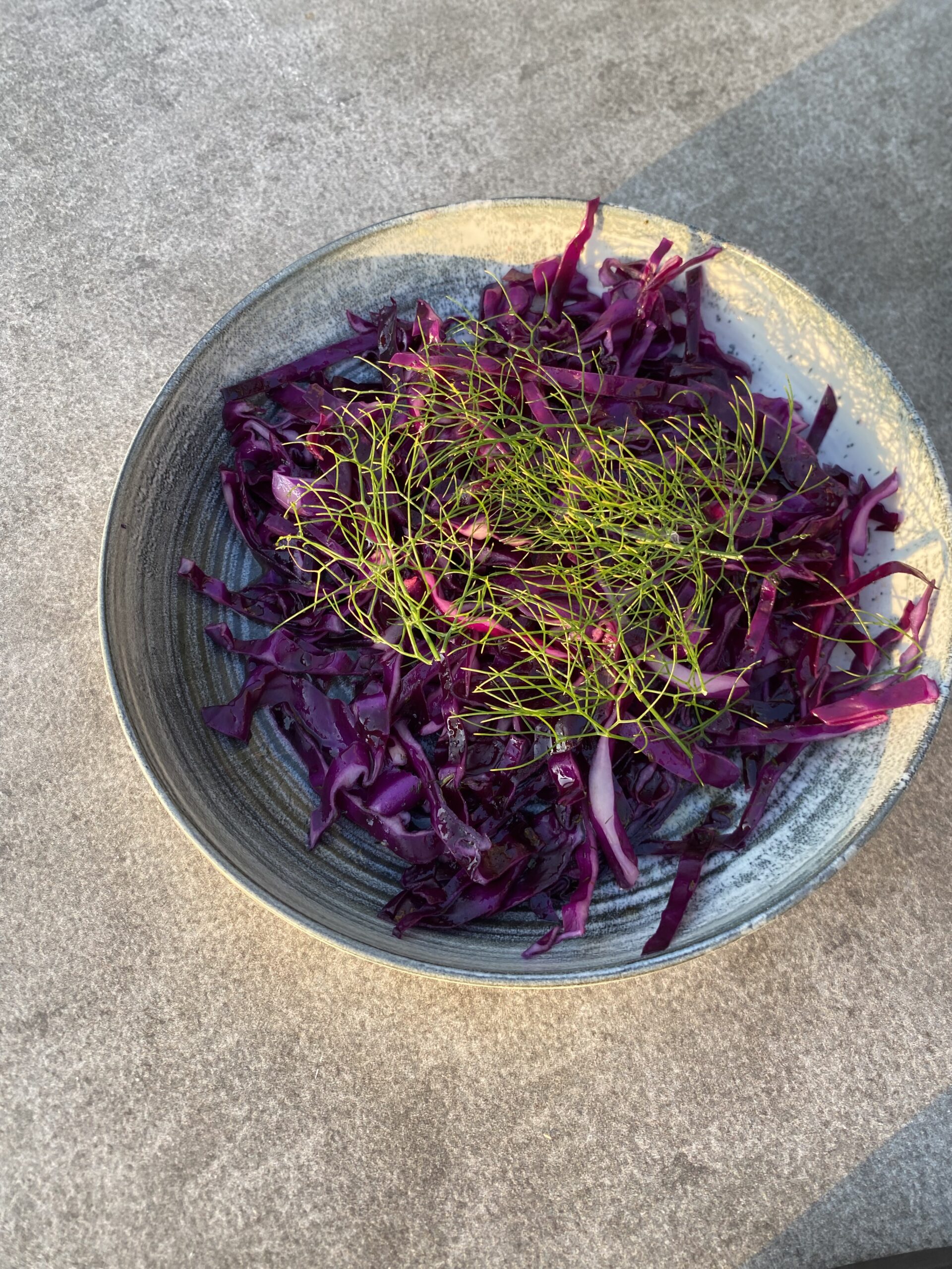 Red cabbage and dill salad